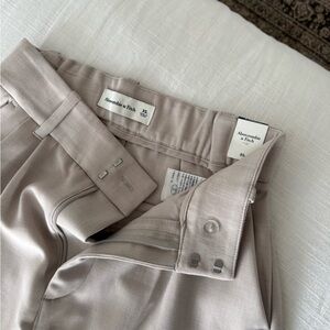 Abercrombie NWT taupe XS long trouser; doesn’t fit me and unable to return!